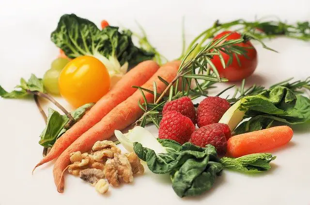 Organic foods;carrots,strawberries,spinach,cereals,plums apricots,lettuce,tomatoesrosemarry,and nuts.